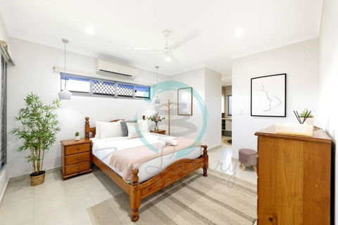 Zenhouse: Prestigous 4-BR Display Home In Muirhead - Accommodation Rockhampton 2