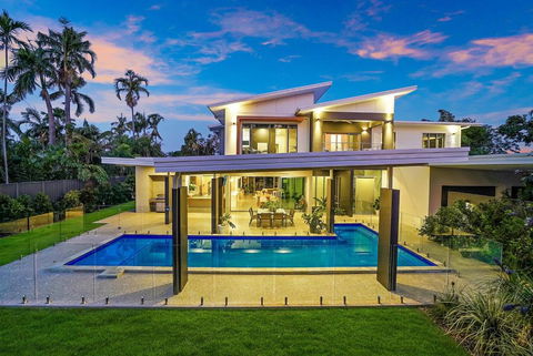 ZenLux Massive 5-BR Holiday Home - Pool - BBQ - Accommodation Rockhampton 0