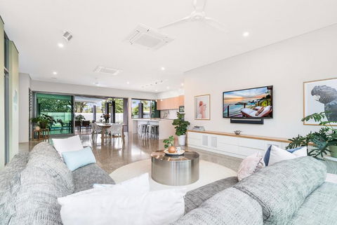 ZenLux Massive 5-BR Holiday Home - Pool - BBQ - Accommodation Rockhampton 2