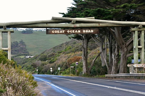 Small-Group Great Ocean Road And Twelve Apostles Full-Day Tour - Accommodation Rockhampton 0