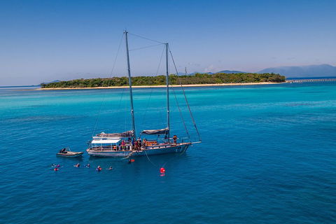 Ocean Free Green Island & Great Barrier Reef Snorkel Cruise, Cairns 25 Guests - Accommodation Rockhampton 0
