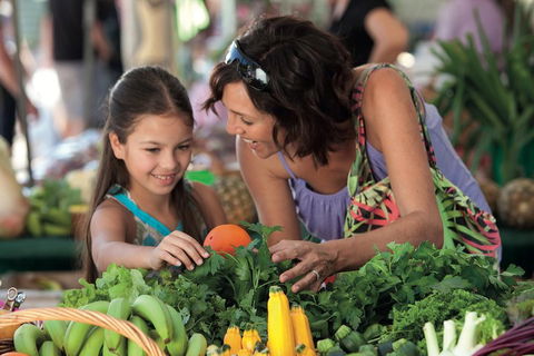 Sunshine Coast Eumundi Markets Return Minibus Transfer - Accommodation Rockhampton 4